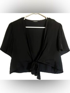 wild fable Tie-Front slightly Cropped black blouse/coverup. Women’s size Medium.